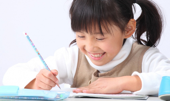 子供同士の関わりを学び規則正しい生活習慣を身につけます。